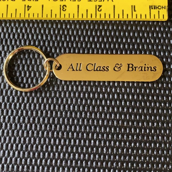 All Class & Brains Goldtone Keychain Unisex - Picture 4 of 4
